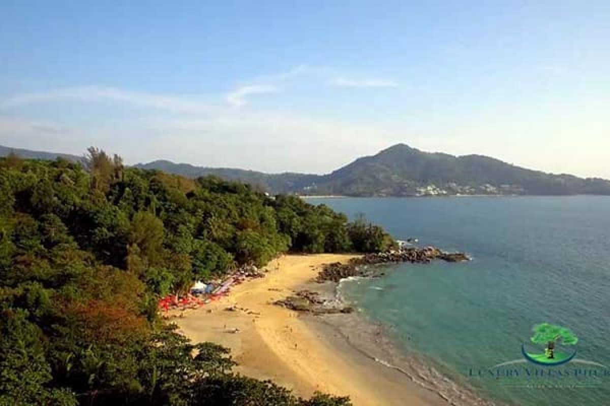 luxury-villas-phuket-laem-sin-beach