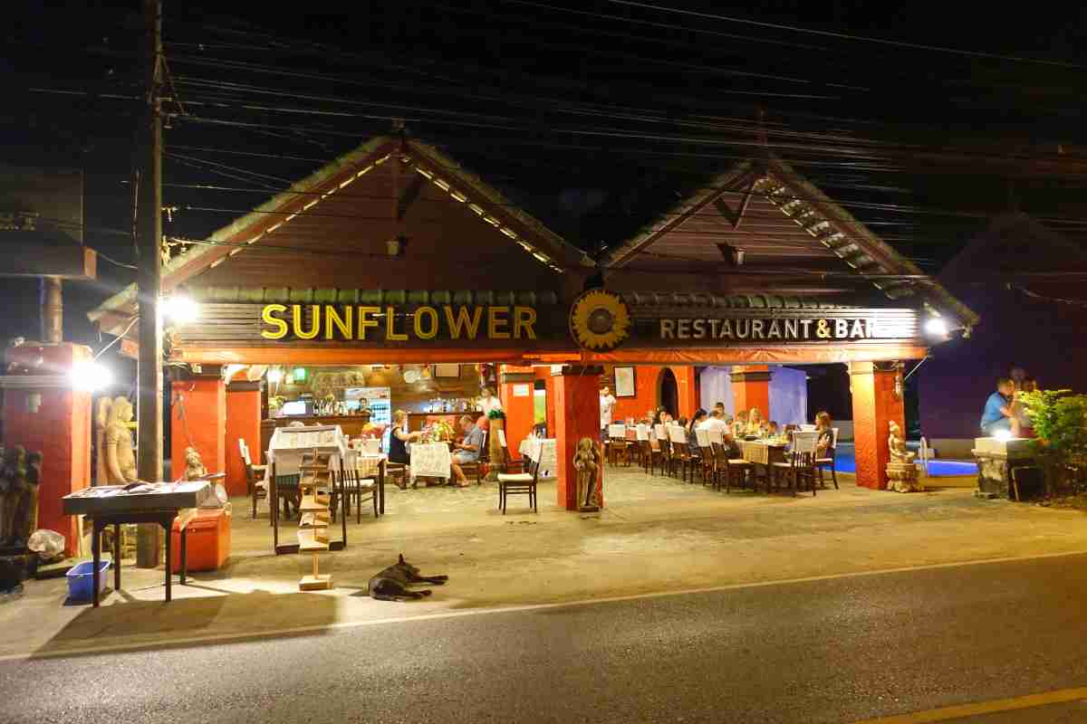 Luxury Villas Phuket Naithon Restaurant Sunflower 