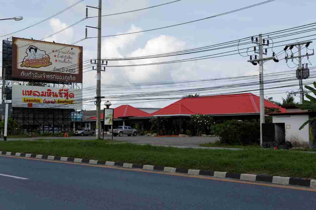 laem hin seafood restaurant